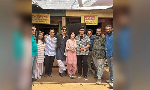 Vijay Varma, Fatima Sana Shaikh, Manish Malhotra and 'Ul Jalool Ishq' team (Instagram)