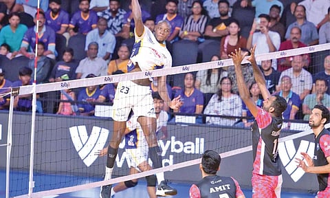 Action during Mumbai Meteors and Delhi Toofans in Prime Volleyball League 