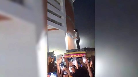 Vijay takes selfie with fans (Screengrab)
