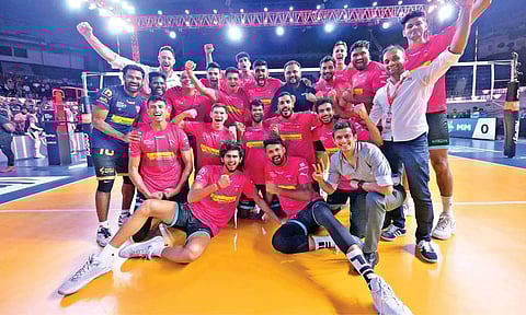 Saurav Ghosal with the Bengaluru Torpedoes team