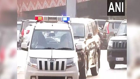 NCP(SCP) Sharad Pawar arrives at Matoshree (Photo/ANI)