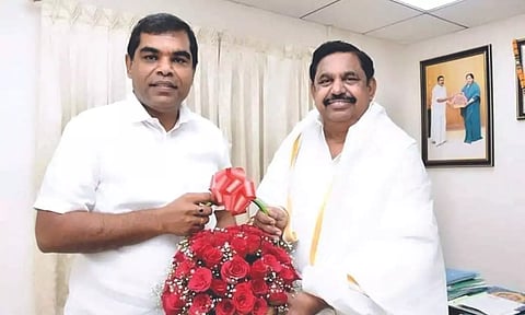  Erode ‘Aatral’ Ashok Kumar with Edapadi K Palaniswami