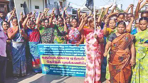 Karur residents staging protest against HR&CE department