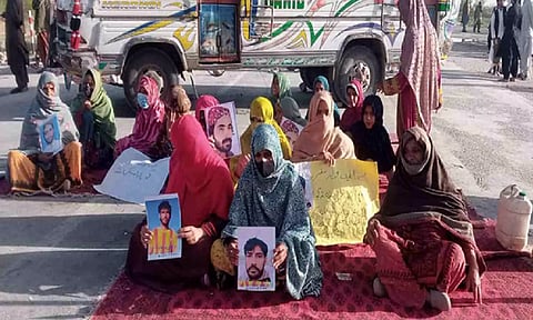 Baloch people block Quetta Karachi highway (X/@BalochYakjehtiC)