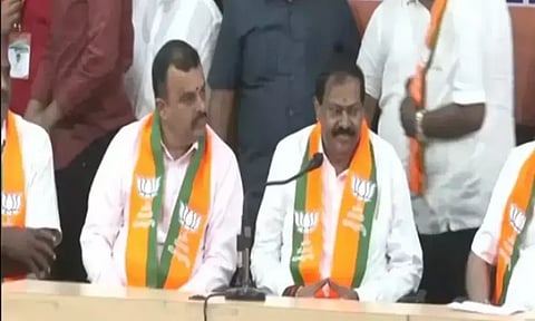 Former Karnataka Congress MLA Akhanda joins BJP (ANI)