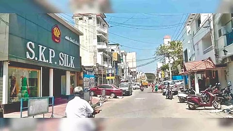 Several clothing stores and their parking spaces in Kancheepuram have remained empty for a month
