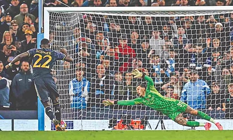 Madrid’s Antonio Rudiger (L) scores the winning penalty against City in the penalty shootout