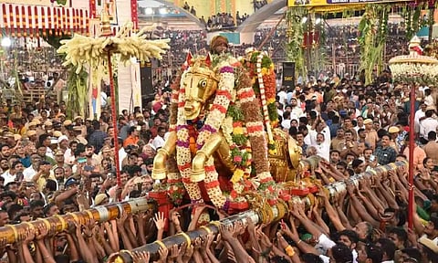 Lord Kallazhagar descends into Vaigai river