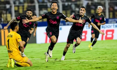 Mumbai FC Players Celebrated a victory (IANS)