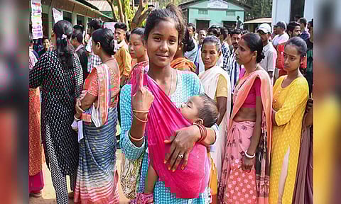 A Voter shows her ink marked finger after casting her vote for the second phase of the lok sabha elections in Morigaon district of Assam on friday (ANI)Read more At: https://aninews.in/news/national/general-news/ls-elections-assam-records-7735-pc-voter-turnout-in-second-phase-of-polls20240427103925/