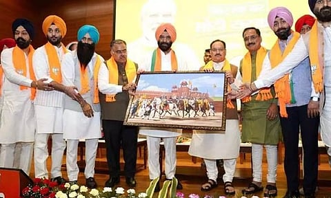 Delhi Sikh Gurudwara members along with BJP (Photo: BJP's X handle)