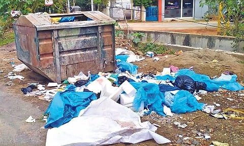 Solid waste combined with biomedical waste from Kerala reportedly dumped in a locality in TN