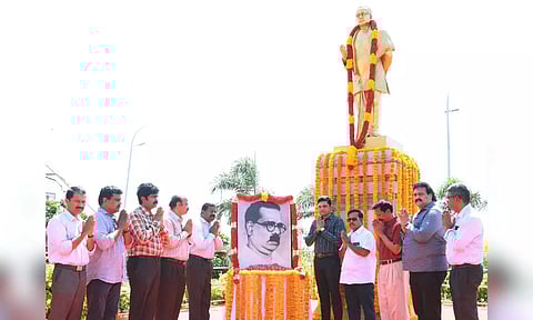 DIPR officials extends greetings to Bharathidasan on his birth anniversary