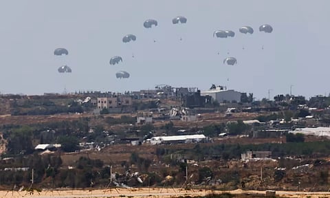 Humanitarian aid falls through the sky towards the Gaza Strip(Reuters)