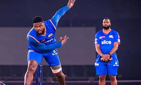 Romario Shepherd(L)Kieron Pollard(R)(@MI)