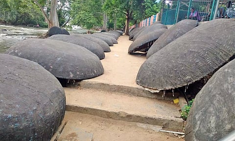 Coracles lying idle in Hogenakkal
