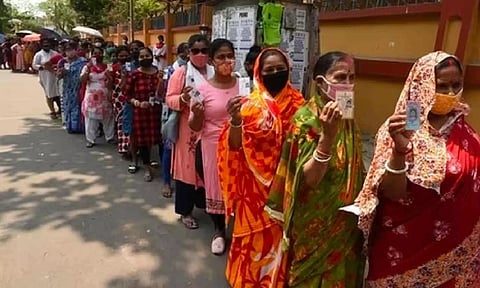 Voters are standing in queue to cast vote (IANS)