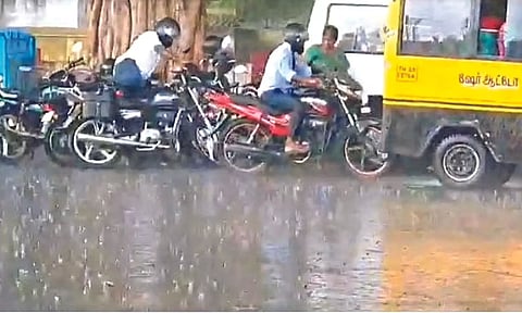 Rains lash Nannilam in Tiruvarur