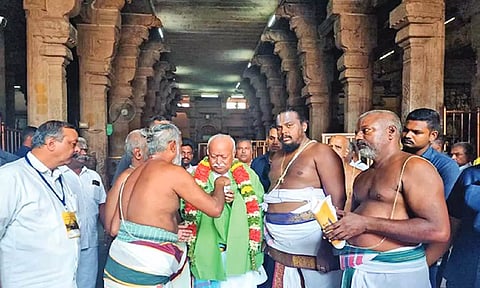 RSS chief visits Ranganathaswamy temple in Srirangam