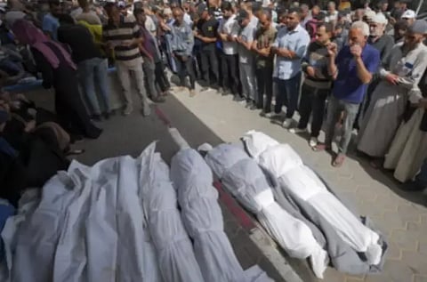 Mourners pray over the bodies of Palestinians who were killed in an Israeli airstrike in Nuseirat, at the Al Aqsa hospital in Deir al Balah, Gaza Strip, on May 19, 2024 | Photo: AP