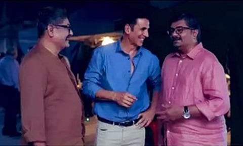 Akshay Kumar with movie team (IANS)