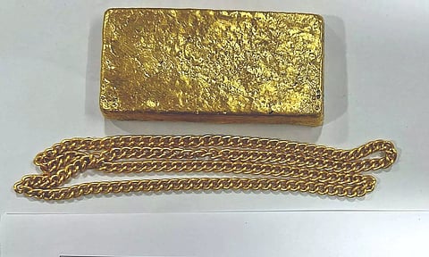 AIU officials from Tiruchy International Airport seized 1.423 kg of gold in the form of paste and chain worth Rs 1.03 crore