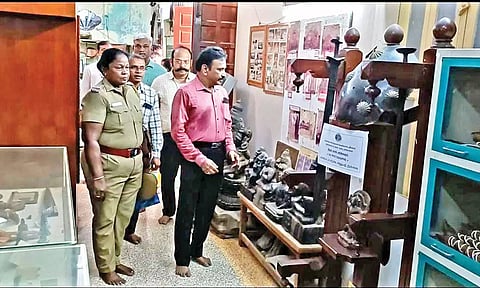 SP R Sivakumar inspecting the museum in Sri Ranganathaswamy temple, Srirangam