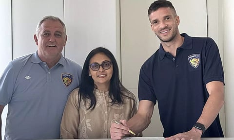 Chennaiyin FC defender Elsinho poses along co-owner Vita Dani and head coach Owen Coyle
