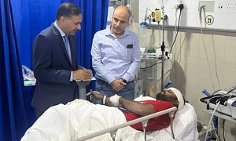  Adarsh Swaika, Ambassador of India to Kuwait, visited the Farwaniya Hospital in Kuwait city