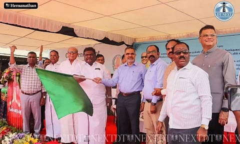The Transport Minister flagged off LNG and CNG buses at Central Depot at MTC headquarters on Pallavan Salai (Hemanathan M)