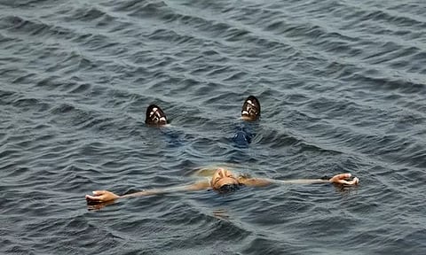 A boy cools off from the heat on a hot summer day in Karachi (Photo/Reuters)