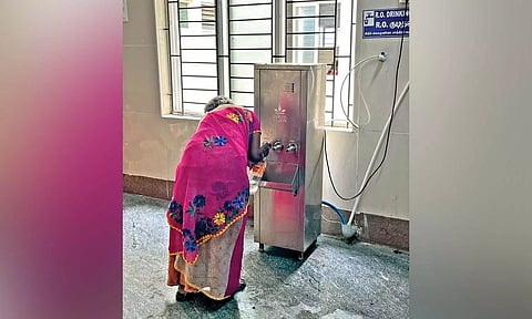 An attendant trying her hand at the RO purifier