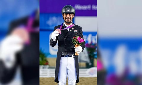  Anush Agarwalla with his Hangzhou Asian Games medal