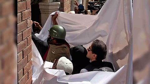 Pakistan former PM Imran Khan and his wife Bushra Bibi (Photo/Reuters)