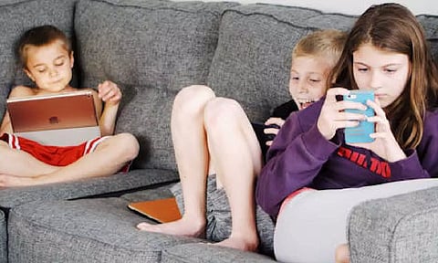 Why giving smartphones to calm down kids' tantrums may not be healthy