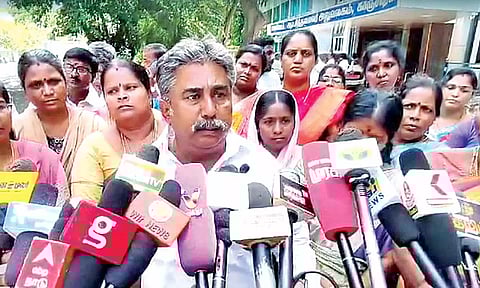 Councillors of the Kancheepuram Corporation addressing reporters about their discontent with Mayor Mahalakshmi Yuvaraj