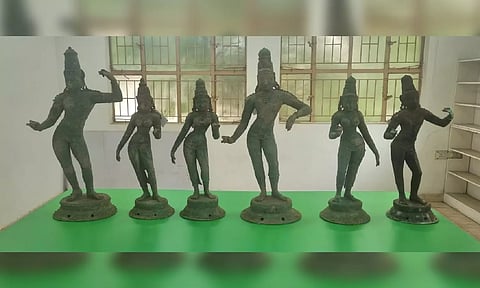 The recovered six idols