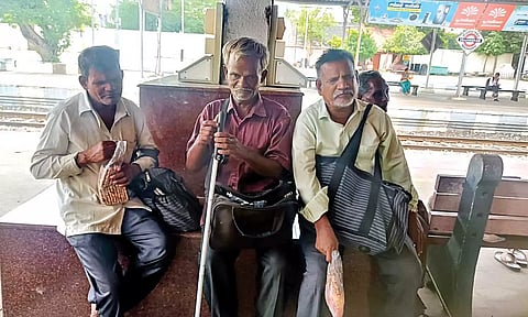 Visually-challenged vendors urge the railways to extend the renewal time for their concession card