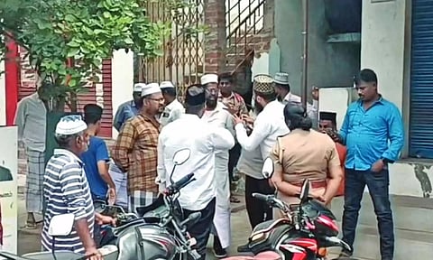 Cheated by gold loan firm, Karur residents protest