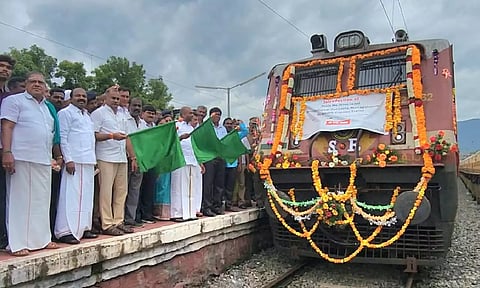 Union Minister of State for Information and Broadcasting L Murugan flagged off the new train from Mettupalayam to Thoothukudi on Friday.