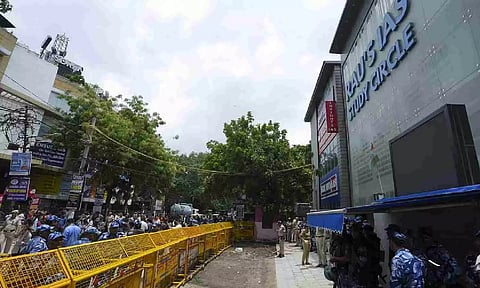 Security personnel stand guard near a UPSC exam coaching centre (PTI)
Read more at: https://www.deccanherald.com/india/delhi/coaching-centre-tragedy-delhi-court-grants-bail-to-suv-driver-after-cops-drop-culpable-homicide-charge-3132846
