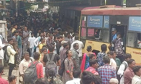 Heavy passengers crowd at bus stop