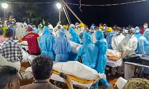 Mass cremation of the unidentified people who lost their lives in the recent landslides at the Pithumala burial ground (PTI)