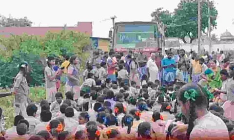 Govt school students in Tiruvallur lay seige to 3 buses over teacher shortage crisis
