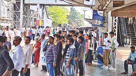 Commuters waiting for train 