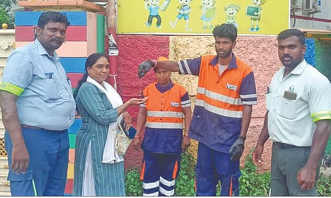 GCC worker Charles returning gold chain to owner Jothi