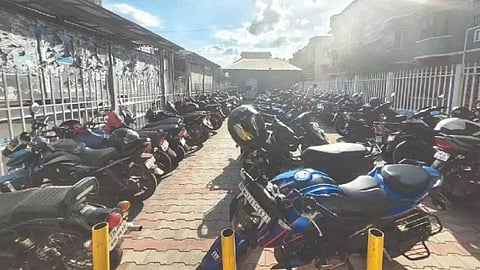 Parking service in a Metro Station 