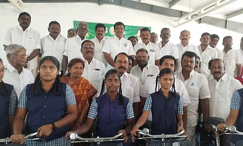 Former Minister Sengottaiyan distributes free bicycles to students in Gobichettipalayam, Vellankoil