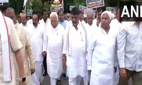 Karnataka: Congress holds 'Raj Bhavan Chalo' protest agaisnt decision to prosecute CM Siddaramaiah