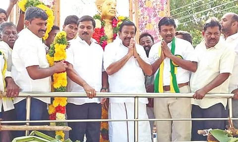 Minister KN Nehru paying tribute to VOC in TIruchy on Thursday